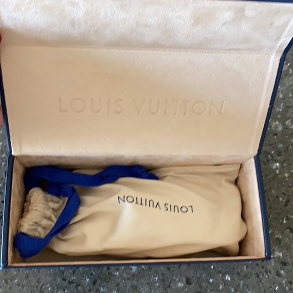 LOUIS VUITTON WOMEN SUNGLASSES - Picture 8 of 10